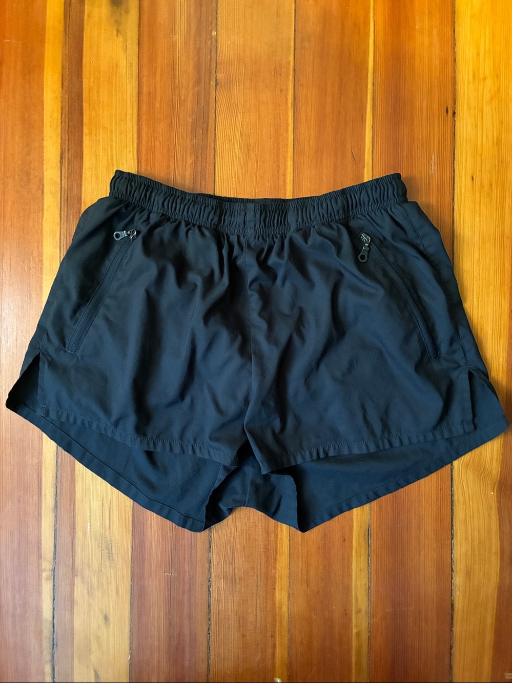 Girlfriend collective Gazelle shorts size XS black with pockets!